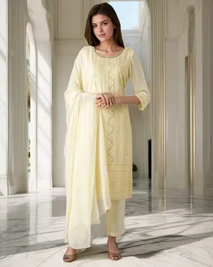 Grab Up to 68% Off on Aurelia Clothing!