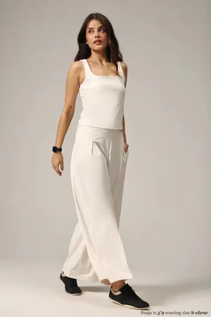 Grab the Cloud Tank - Chic Style & Comfort Awaits!