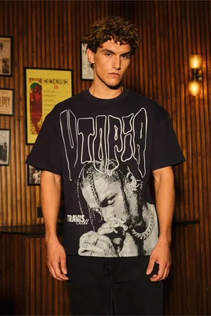 Grab Up to 42% Off on Men's Oversized T-Shirts!