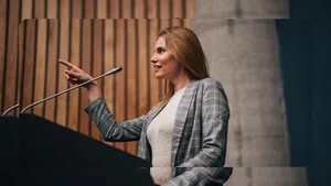 Master Public Speaking & Boost Your Confidence Today!